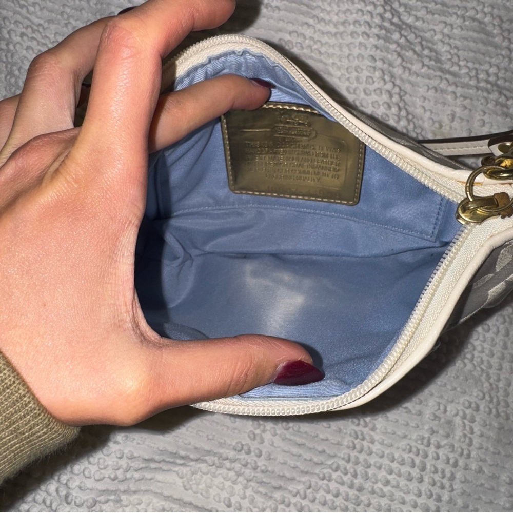 Coach wristlet - Picture 11 of 11